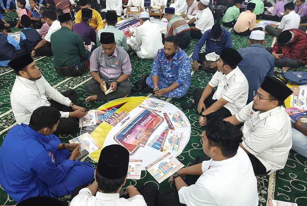 Peserta yang hadir World #QuranHour peringkat Negeri Sembilan di Masjid Jamek An-Nur Rembau pada Selasa.