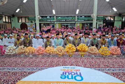 Program World #QuranHour Peringkat Negeri Perak yang berlangsung di Masjid An-Nur, Masjid Daerah Kampar di pada Selasa diimarahkan dengan kehadiran hampir 1,000 peserta.