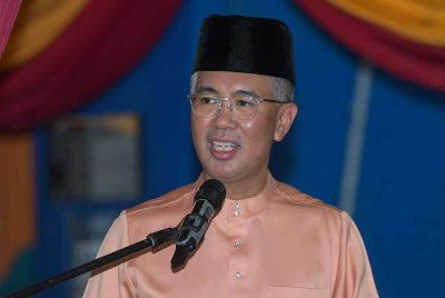 Tengku Zafrul berucap pada program Iftar Kasih Ukhwah Yayasan TZA di Kolej Komuniti Kelana Jaya pada Selasa.