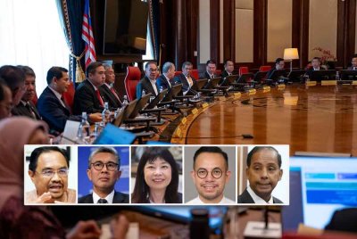 Perdana Menteri, Datuk Seri Anwar Ibrahim dijangka tidak melakukan rombakan Kabinet dalam masa terdekat meskipun terdapat spekulasi susulan pemilihan Jawatankuasa Eksekutif Pusat (CEC) DAP baru-baru ini. Gambar kecil dari kiri: Azli, Tengku Zafrul, Hui Ying, Steven, dan Kulasegaran