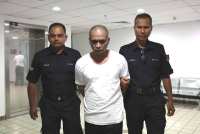 Seorang tukang rumah dipenjara enam tahun selepas mengaku bersalah atas pertuduhan pilihan menerima wang tebusan dalam kes penculikan seorang wanita di ladang kelapa sawit, Kampung Kuala Akob, dekat Hulu Terengganu, lapan tahun lalu.