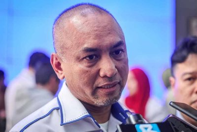 Amir Hamdan bercakap dalam sidang akhbar selepas mengagihkan pek berbuka puasa anjuran Prasarana Malaysia Berhad kepada petugas Bernama di Wisma Bernama, hari ini. - Foto: Bernama