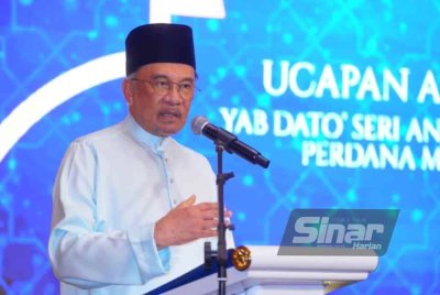 Perdana Menteri, Datuk Seri Anwar Ibrahim berucap pada Majlis Berbuka Puasa Bersama Perdana Menteri di Menara Felda pada Rabu. FOTOSINAR HARIAN/MOHD HALIM ABDUL WAHID