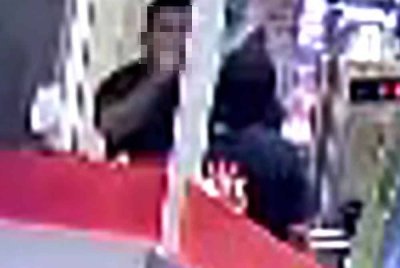 Rakaman insiden pekerja kedai aiskrim dimaki oleh pelanggan tular di media sosial.