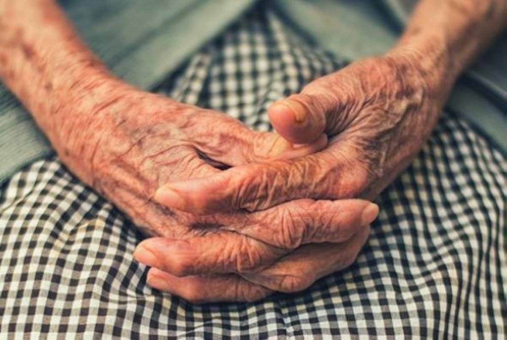 Jepun mengambil langkah drastik membanteras penipuan kewangan dengan melarang warga emas menggunakan telefon semasa melakukan transaksi ATM.