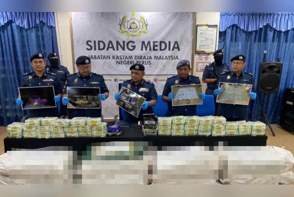 Kastam Perlis gagalkan cubaan menyeludup dadah jenis methamphetamine semasa melakukan rondaan laut di kawasan perairan Kuala Perlis. Foto Bernama