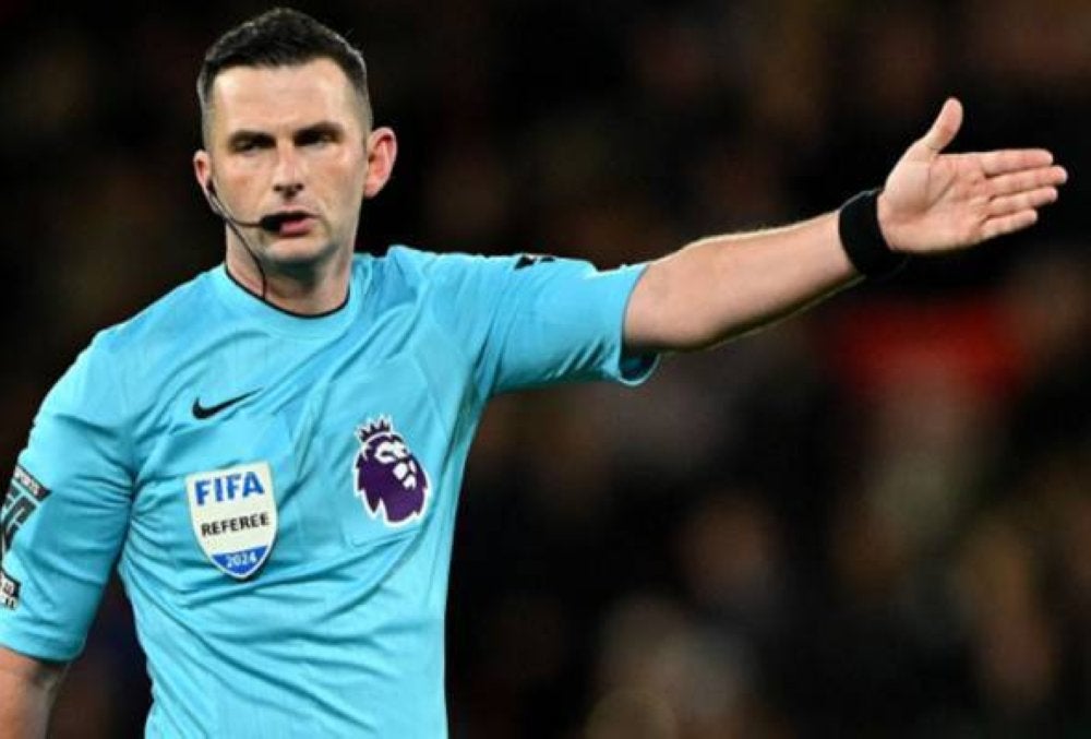 Secara purata, pengadil EPL memperoleh antara 170,000 pound hingga 180,000 pound setahun, dengan gaji asas bermula dari 72,000 pound hingga 148,000 pound