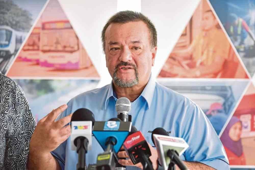 Amir Hamzah bercakap pada Sidang Media Tinjauan Operasi Perkhidmatan Rapid KL On-Demand di Depoh Rapid Bus Maluri hari ini. Foto Bernama