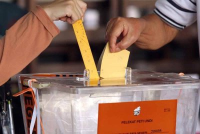 Proses pilihan raya haruslah bersih, telus, adil dan bebas bagi menjamin demokrasi yang sebenarnya.