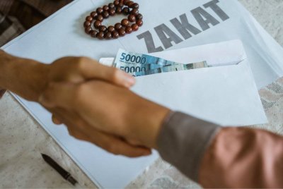 Zakat merupakan satu sistem yang bukan sekadar ibadah, tetapi juga satu mekanisme ekonomi yang mengagihkan kekayaan kepada golongan yang memerlukan. Gambar hiasan