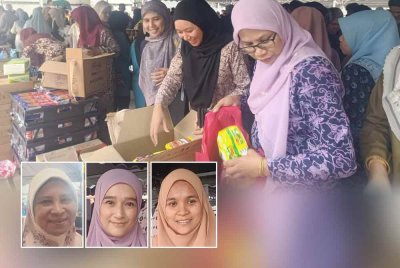 Orang ramai mengambil peluang membeli barangan sempena PJRM yang diadakan di pekarangan Wisma Persekutuan. Gambar kecil dari kiri: Shahbanon, Rozita, Noraini