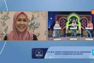 Dalam program disiarkan khas sempena Ramadan, baginda berkenan membaca Surah Fussilat ayat 44 bersama Imam Masjid Sultan Salahuddin Abdul Aziz Shah, Sheikh Abdul Karim Al Makki, serta barisan qari dan qariah terkenal melalui aplikasi Skype