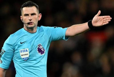 Secara purata, pengadil EPL memperoleh antara 170,000 pound hingga 180,000 pound setahun, dengan gaji asas bermula dari 72,000 pound hingga 148,000 pound