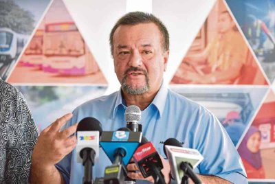 Amir Hamzah bercakap pada Sidang Media Tinjauan Operasi Perkhidmatan Rapid KL On-Demand di Depoh Rapid Bus Maluri hari ini. Foto Bernama