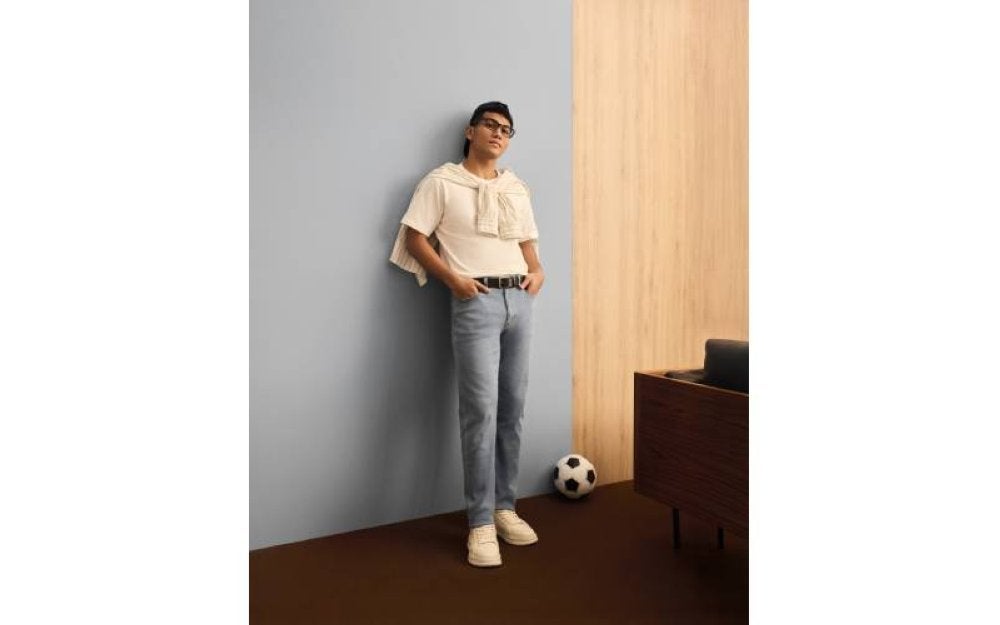 Haziq tampil selesa dengan menggayakan EZY Jeans.