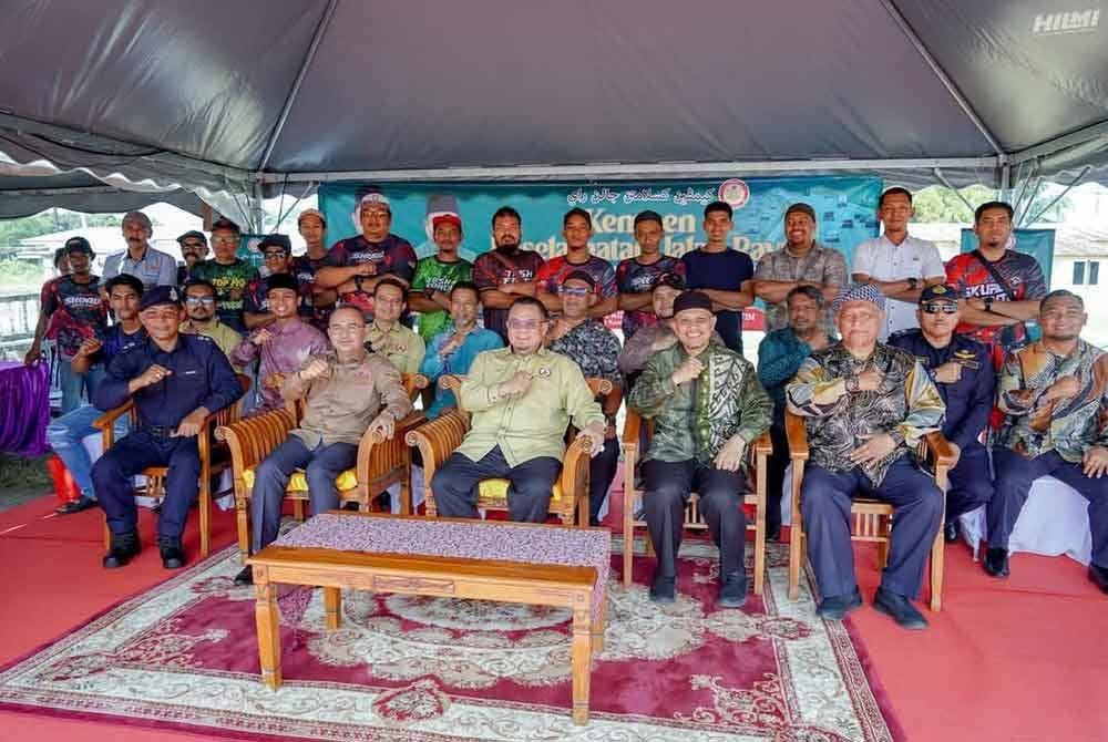 Skuad Bantu Kuala Krai sedia menghulurkan bantuan kecemasan kepada anak-anak perantau yang pulang ke kampung halaman di negeri ini untuk menyambut Hari Raya Aidilfitri.