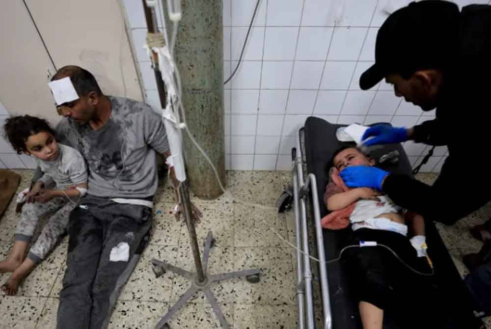 Kanak-kanak terus menjadi mangsa hujan peluru di Gaza. - Foto Agensi