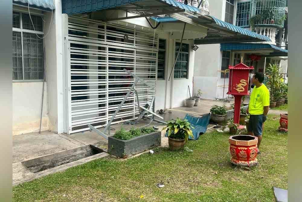 Lokasi wanita itu ditemui terbaring selepas terjatuh dari tingkat empat sebuah pangsapuri pada Jumaat.