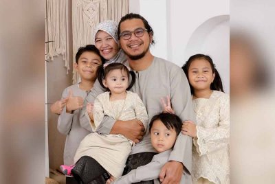 Pemandu Honda Stepwagon Spada, Nasaarudin Pardi, 36; isterinya, Siti Khazira Bani, 35, dan anak perempuan, Mariam Nasarudin antara yang maut.
