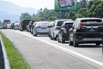 Dua juta kenderaan dijangka memasuki Johor, dan tiga juta kenderaan ke Perak sempena Aidilfitri ini, dengan langkah keselamatan diambil oleh pihak polis melalui Op Selamat. Gambar hiasan