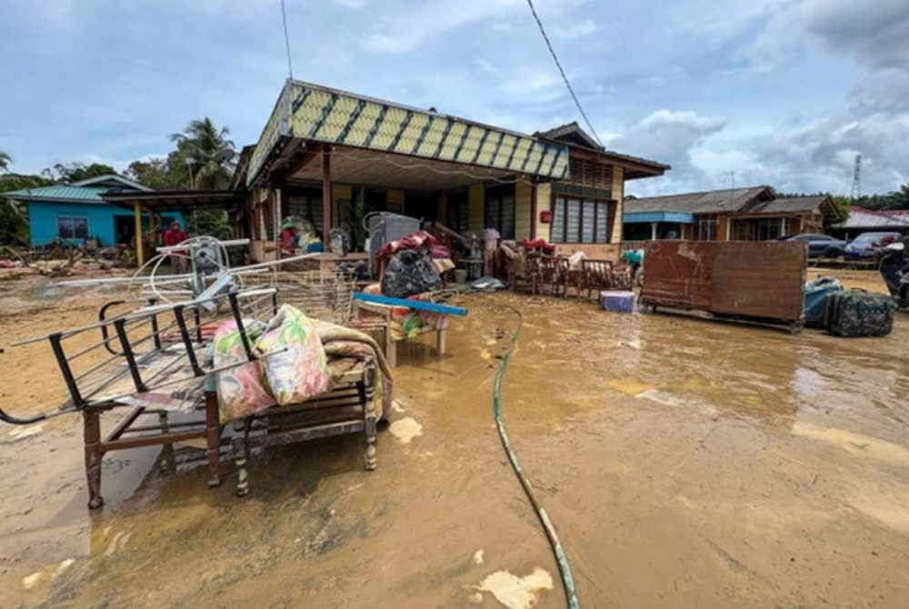 Sejak 19 Mac lepas banjir di Johor menjejaskan enam daerah dengan jumlah mangsa melebihi 13,000 orang. Foto Bernama
