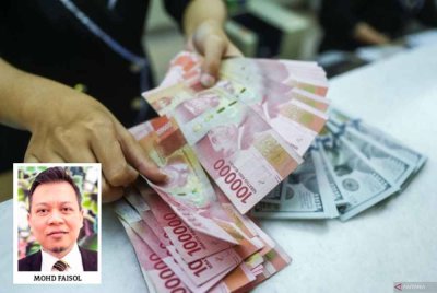 Mata wang Indonesia merosot ke paras terendah sejak krisis kewangan Asia hampir tiga dekad lalu, berikutan kebimbangan terhadap kedudukan fiskal ekonomi terbesar Asia Tenggara itu. Gambar kecil: Mohd Faisol