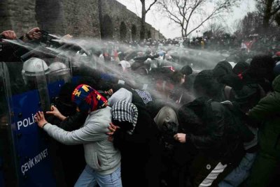 Pasukan keselamatan dikritik banyak pihak kerana menggunakan tindakan kekerasan secara melampau ke atas peserta protes.