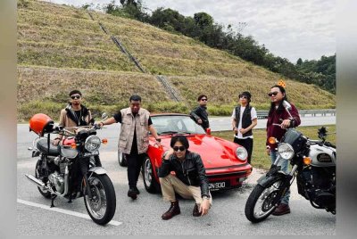 Akim bersama kumpulannya, The Majistret.