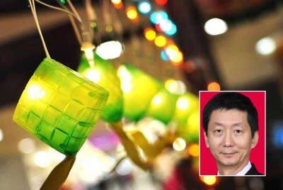 Hari Raya Aidilfitri bukan sahaja perayaan umat Islam, tetapi turut mengandungi nilai kemanusiaan, melambangkan penyatuan keluarga dan semangat kebersamaan dalam komuniti. Gambar kecil: Ngan Teng Ye