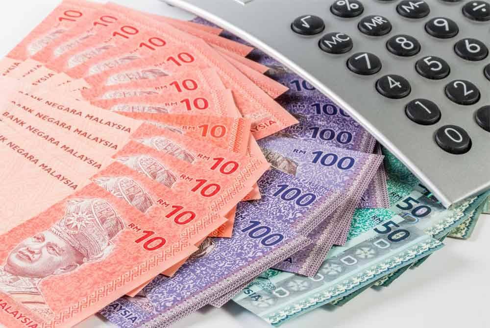 Menurut Bank Negara lagi, pengeluaran bulanan pinjaman peribadi kepada kakitangan awam melonjak kepada kira-kira RM6.4 bilion pada bulan Disember lalu.Gambar hiasan.