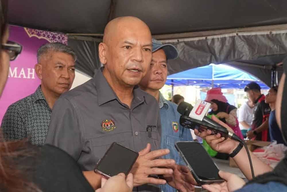 Armizan ketika ditemui pemberita selepas hadir pada Program Jualan Rahmah di tempat letak kenderaan DBKK, Kota Kinabalu.