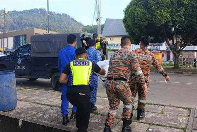 Mayat kanak-kanak lelaki berusia lima tahun yang ditemukan lemas diserahkan kepada pihak polis untuk tindakan selanjutnya.
