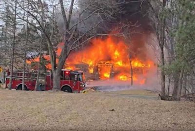 Pesawat jenis SOCATA TBM7 itu dilaporkan terhempas di sebuah rumah sekitar jam 12.20 tengah hari waktu tempatan.