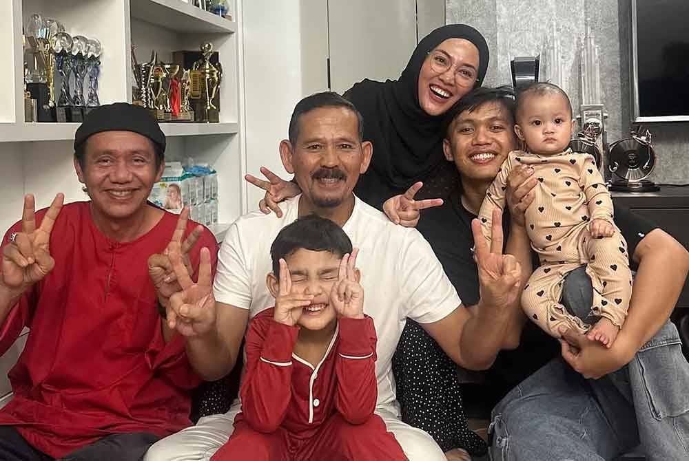 Shila teruja kerana hubungan dengan bapanya semakin pulih.