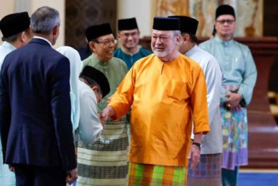 Sultan Ibrahim berkenan berangkat ke Majlis Ramah Mesra Hari Raya Aidilfitri di Istana Negara, hari ini.