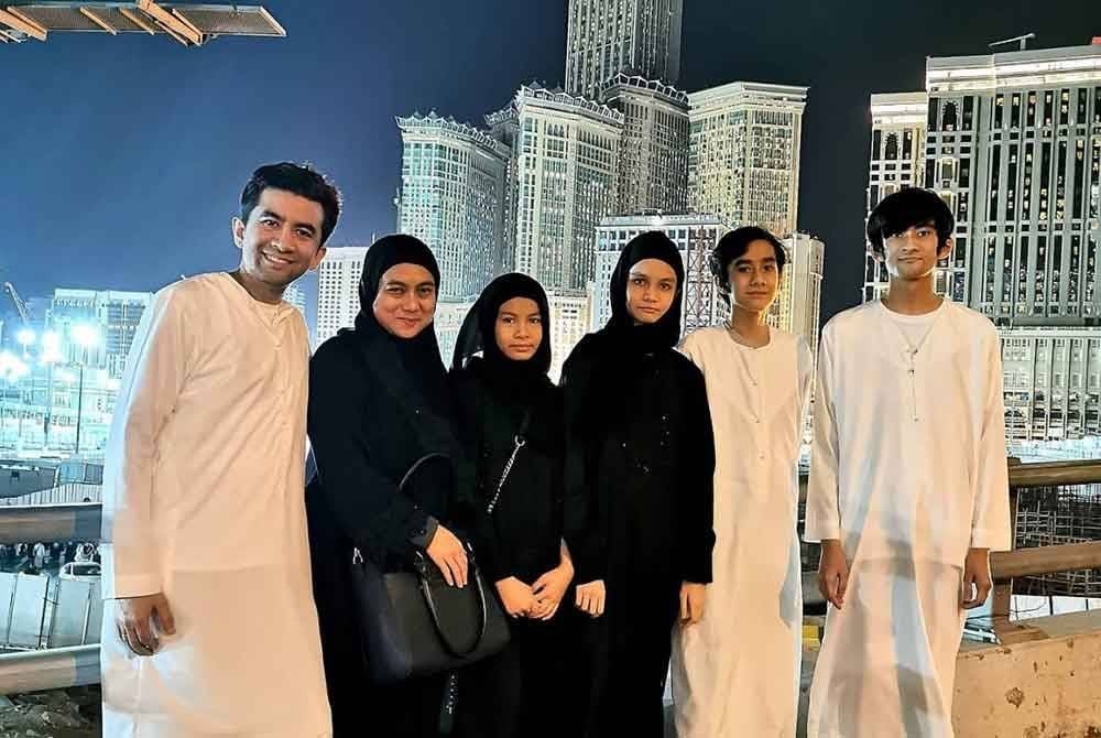 Irfan Khairi dan keluarga.