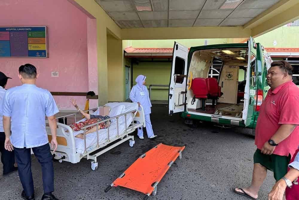 Operasi pertama ambulans Team Amal di Lahad Datu menghantar pesakit ke hospital.