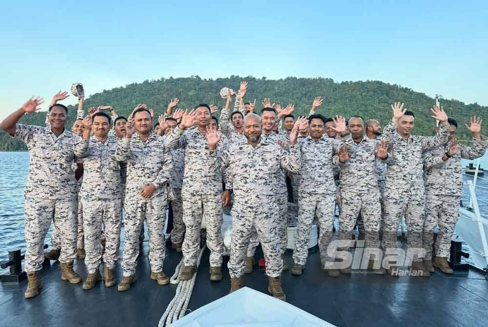 Kenangan berhari raya di lautan bersama rakan setugas demi kedaulatan negara. FOTO SINAR HARIAN-ADILA SHARINNI WAHID