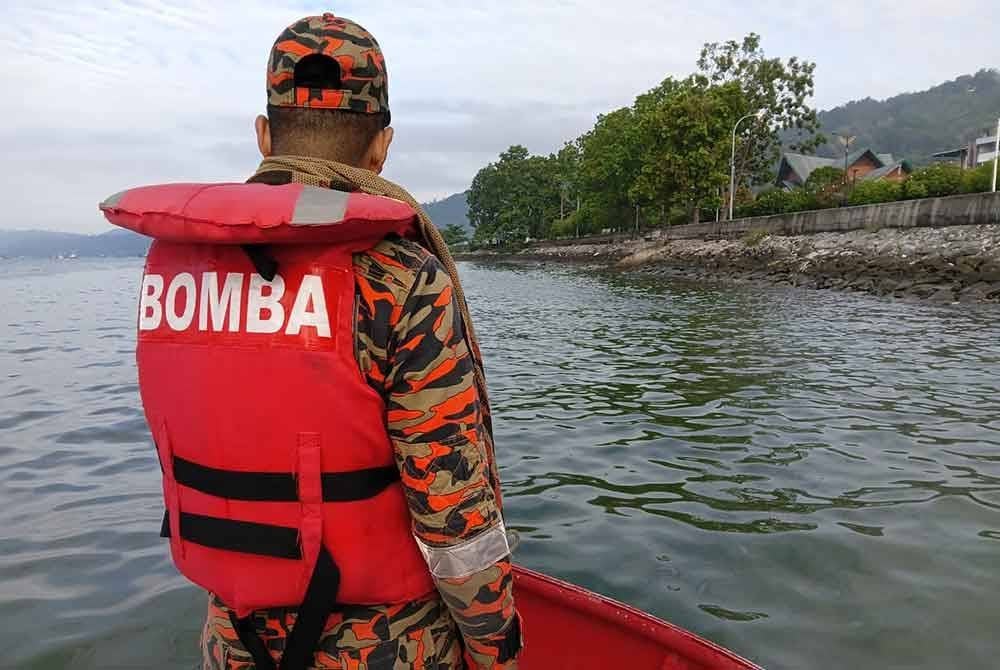 Operasi SAR mangsa diteruskan pada hari ketiga di perairan berhampiran Dewan Masyarakat Bandar Jalan Costel, Papar.