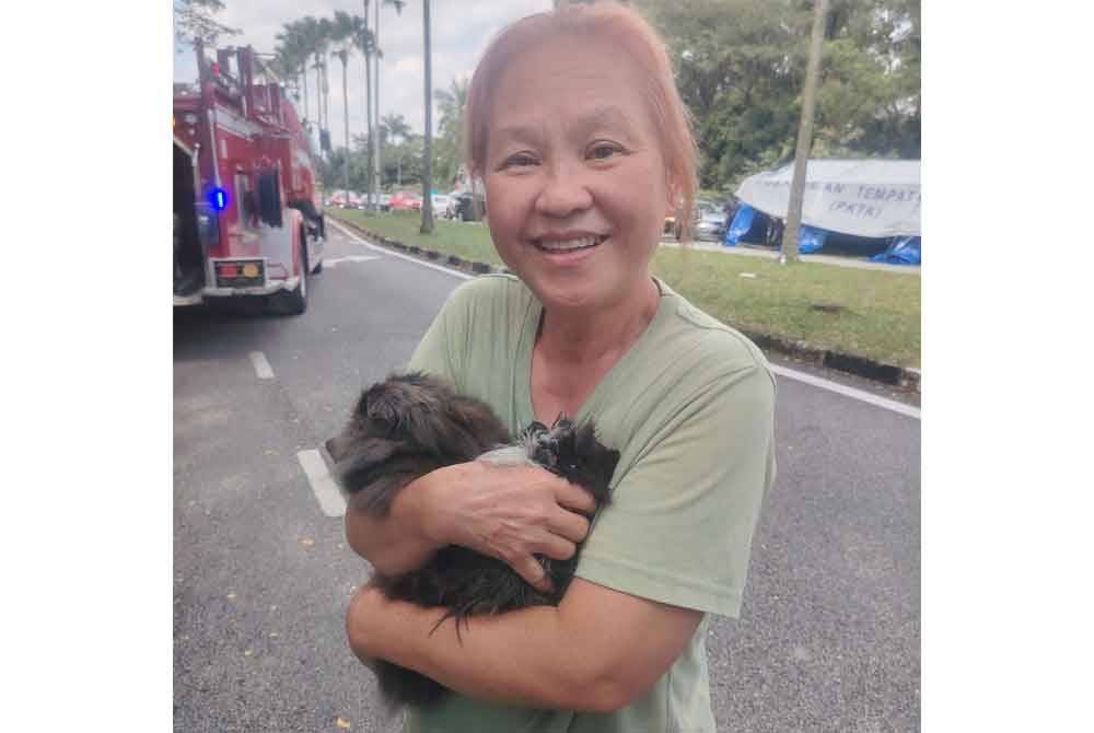 Yap gembira selepas arnab peliharaannya diselamatkan.