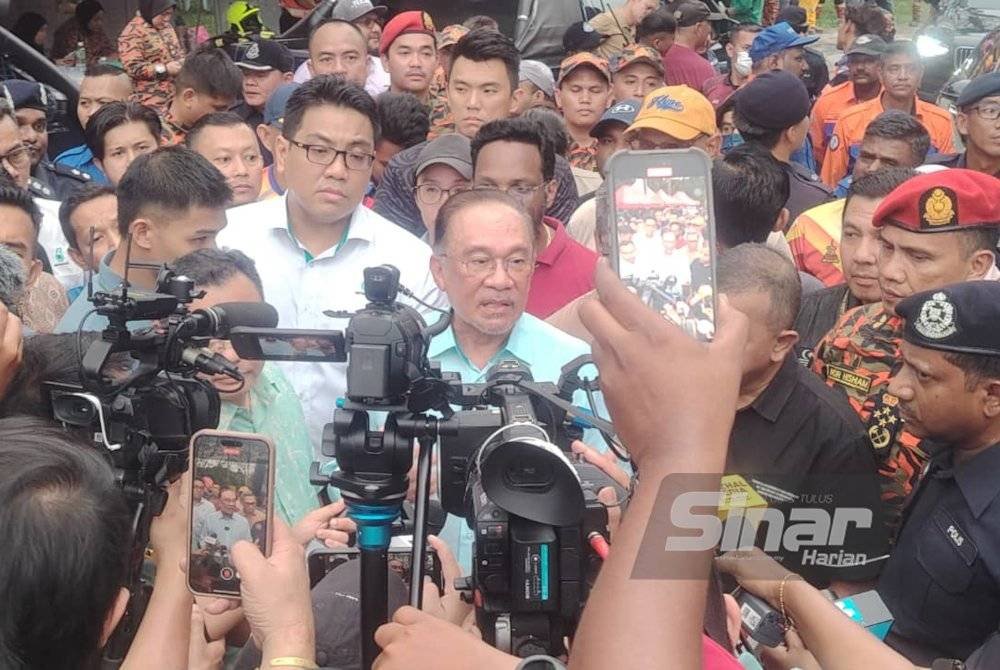 Anwar pada sidang media kepada selepas meninjau lokasi kejadian pada Selasa.