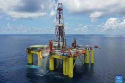 Medan minyak sekitar 170km itu berada di luar pantai Shenzhen dengan purata kedalaman 100 meter. Foto Agensi