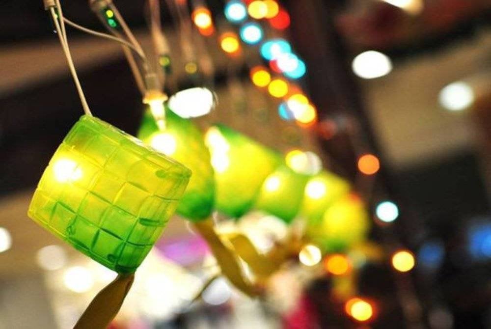 Kunjung mengunjungi pada hari raya juga tidak sama dengan dahulu. Foto hiasan