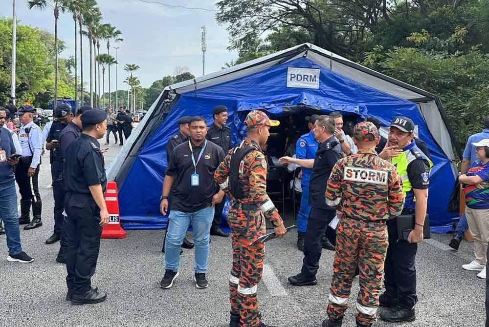 Pasukan siasatan dan penyelamat memulakan taklimat di hari kedua, apda Rabu, berhubung insiden kebakaran saluran paip gas di Putra Heights, Subang Jaya.