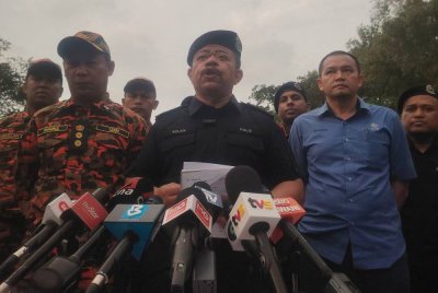 Wan Azlan dalam sidang akhbar di PKTK Putra Heights, Subang Jaya pada Rabu.