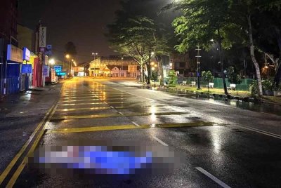 Pejalan kaki warga asing maut dilanggar ketika lintas jalan dalam kejadian di Jalan Tun Dr Ismail berhadapan Pasar Besar Seremban pada Selasa.