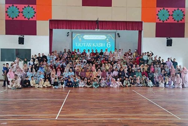 Lebih 300 waris daripada lima generasi Allahyarham Mohamad Abdul Rahman berhimpun sempena program pertemuan keluarga.