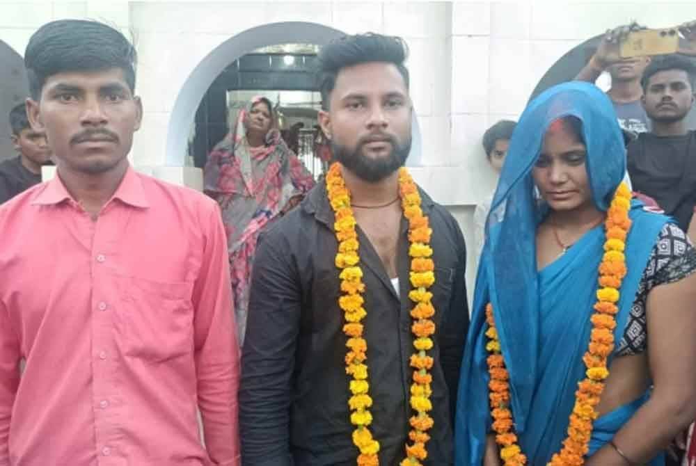 Bablu turut menjadi saksi rasmi bagi urusan perkahwinan mereka. - Agensi