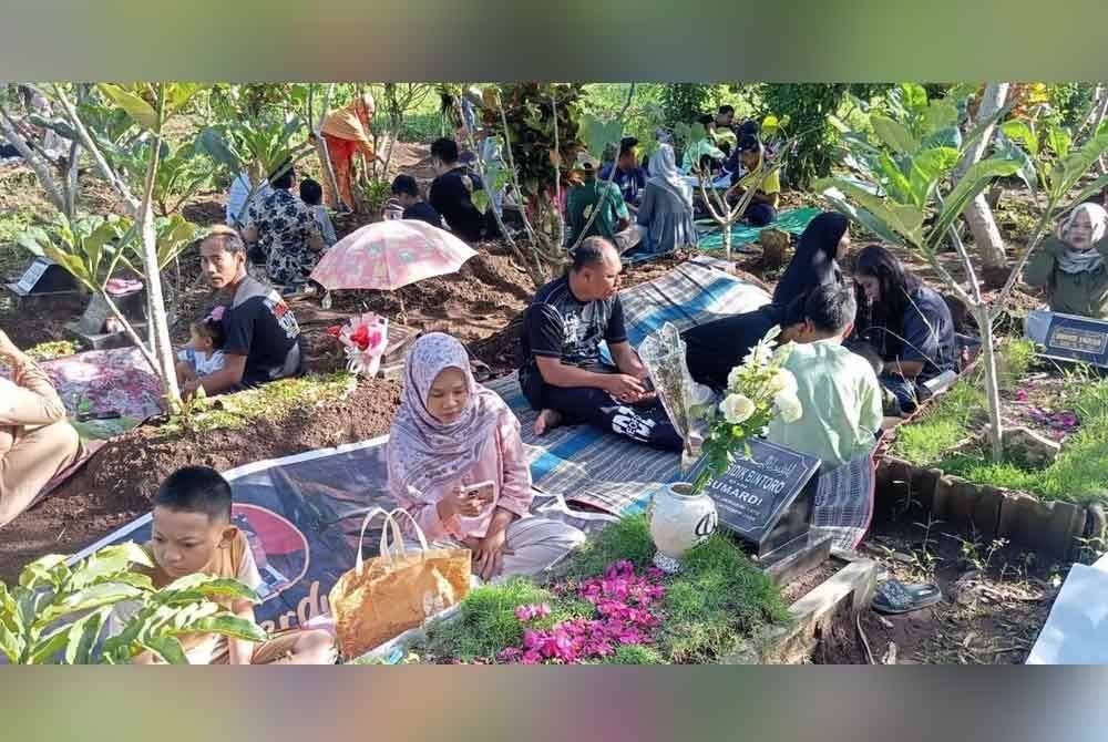 Ia merupakan tradisi wajib pada setiap hari kedua Aidilfitri.