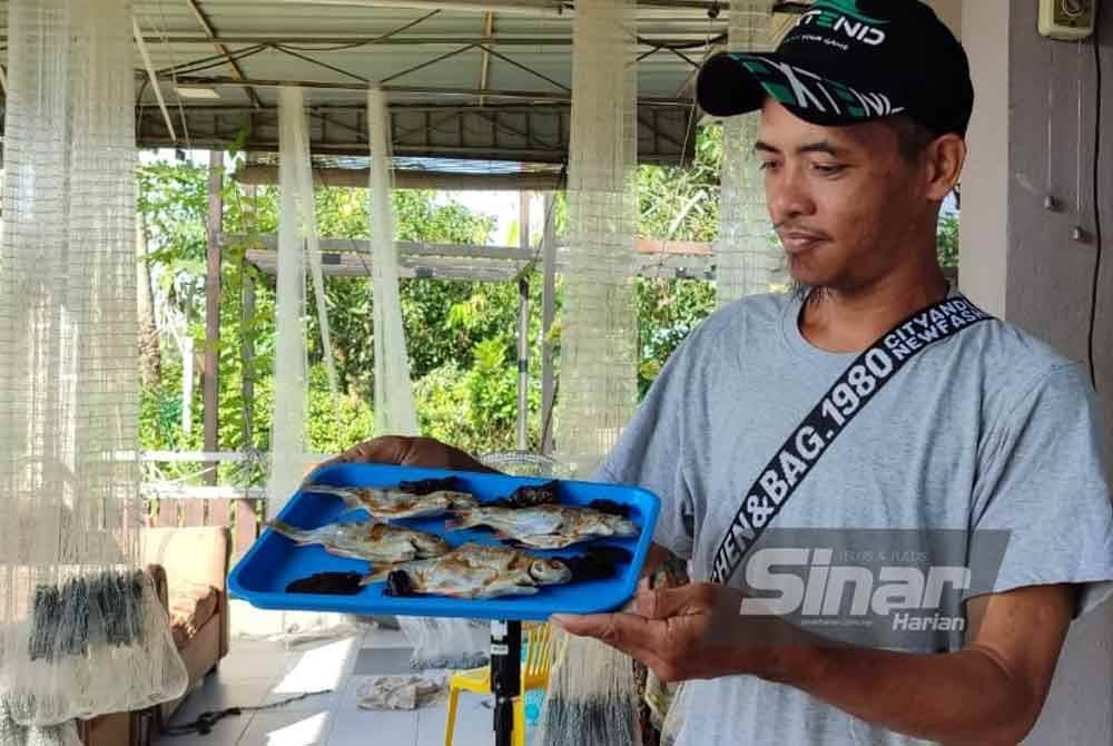 Kebiasaannya ikan pekasam Mohd Azri dijual dalam kawasan kampung dan sambutan yang diterima cukup menggalakkan.
